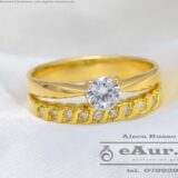 inel din aur format din 2 inele unul de logodna cu o singura piatra mare si al doile cu mai multe pietre svarovski mici incolore aranjate in rind