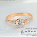 model inel de cerere in casatorie cu piatra rotunda in mijloc sau cu diamante