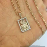 iconita din aur cu Maica Domnului si Isus Hrostos forma dreptunghiulara cu pietricele pe margina sau diamante, disponibila in chisinau moldova
